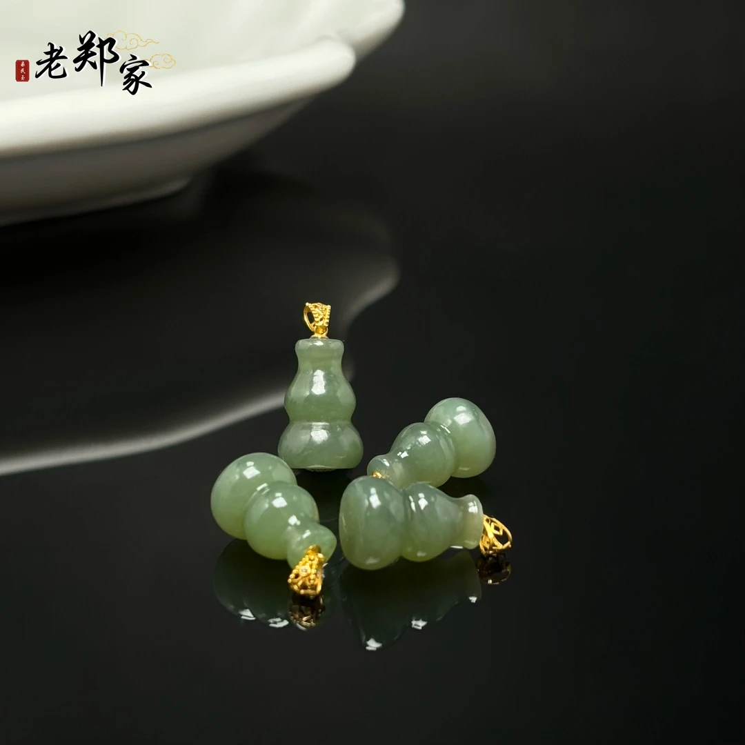 【老郑家】18K金和田玉葫芦吊坠 3620 多样性发1件 约12*8mm