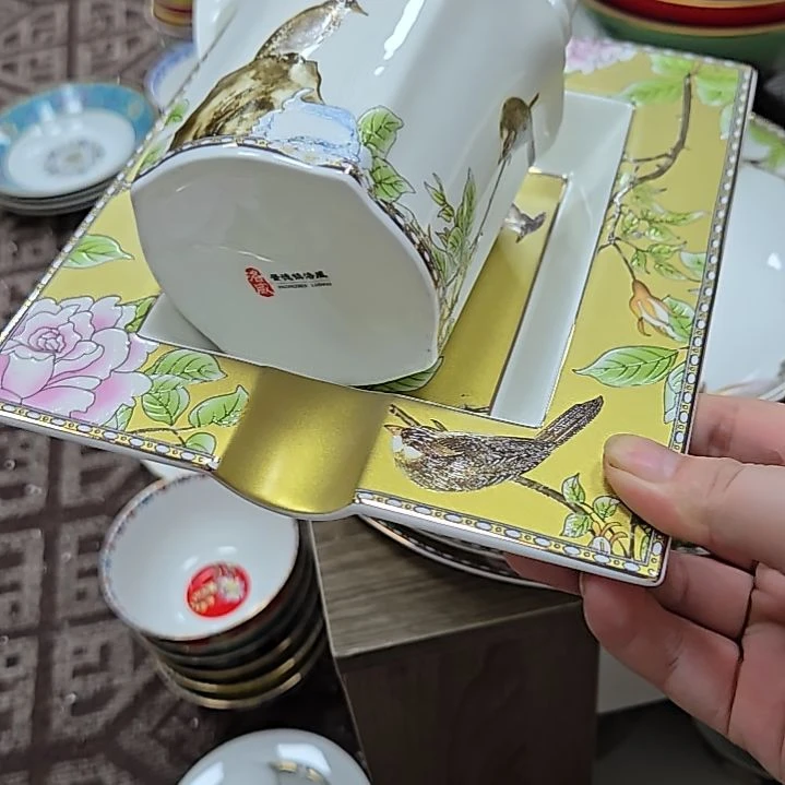瓷片微瑕琴瑟和鸣烟缸一个花篮一个666