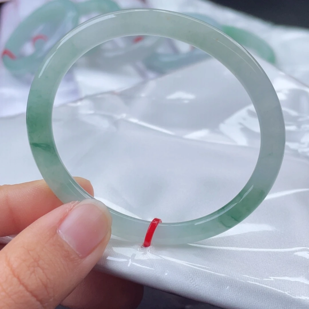 翡翠手镯（贵妃镯）未镶嵌