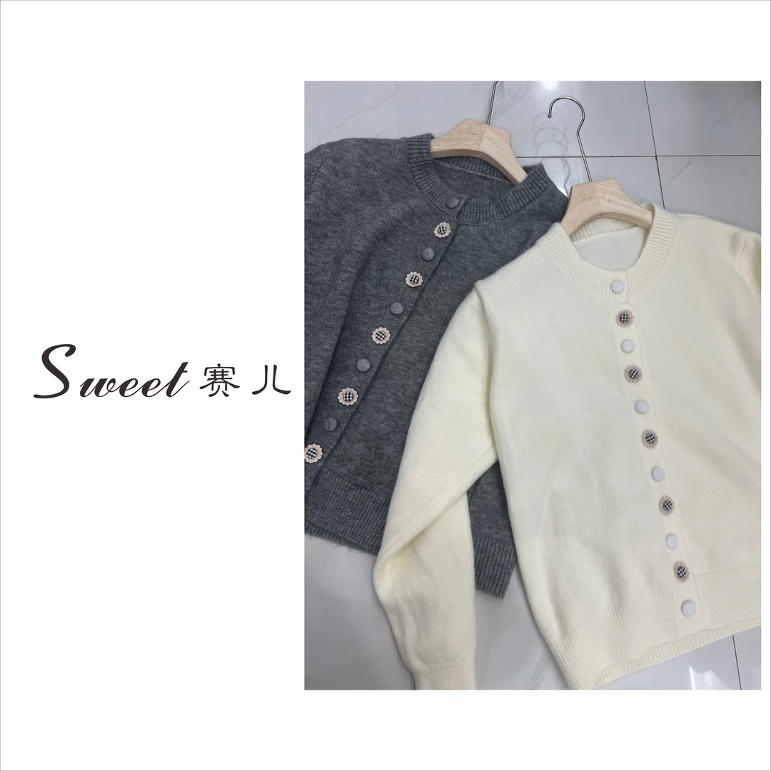 【星辰大海】｛4915｝花朵扣针织毛衫