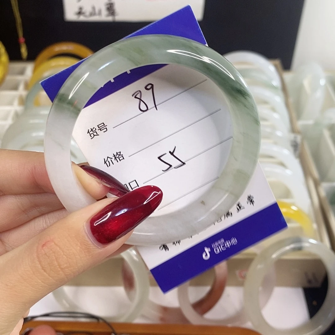 未镶嵌手镯石英质玉