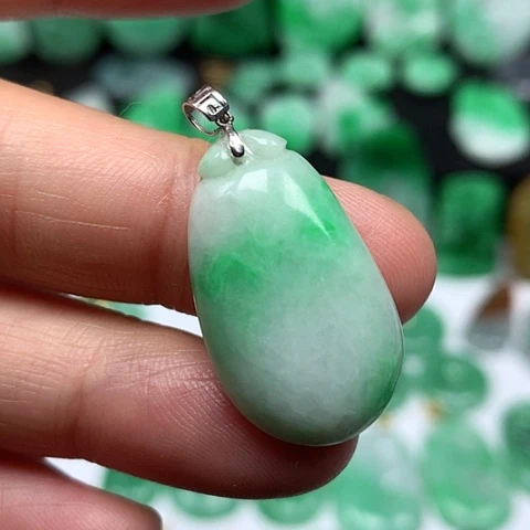 翡翠吊坠(不含链)18K金镶嵌