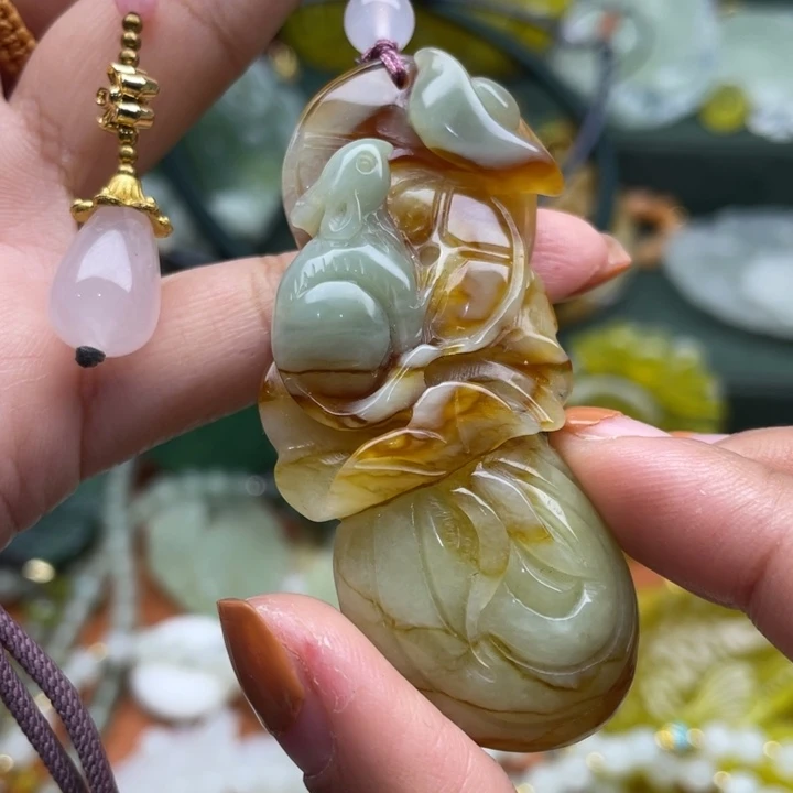 蛇纹石玉合金吊坠
