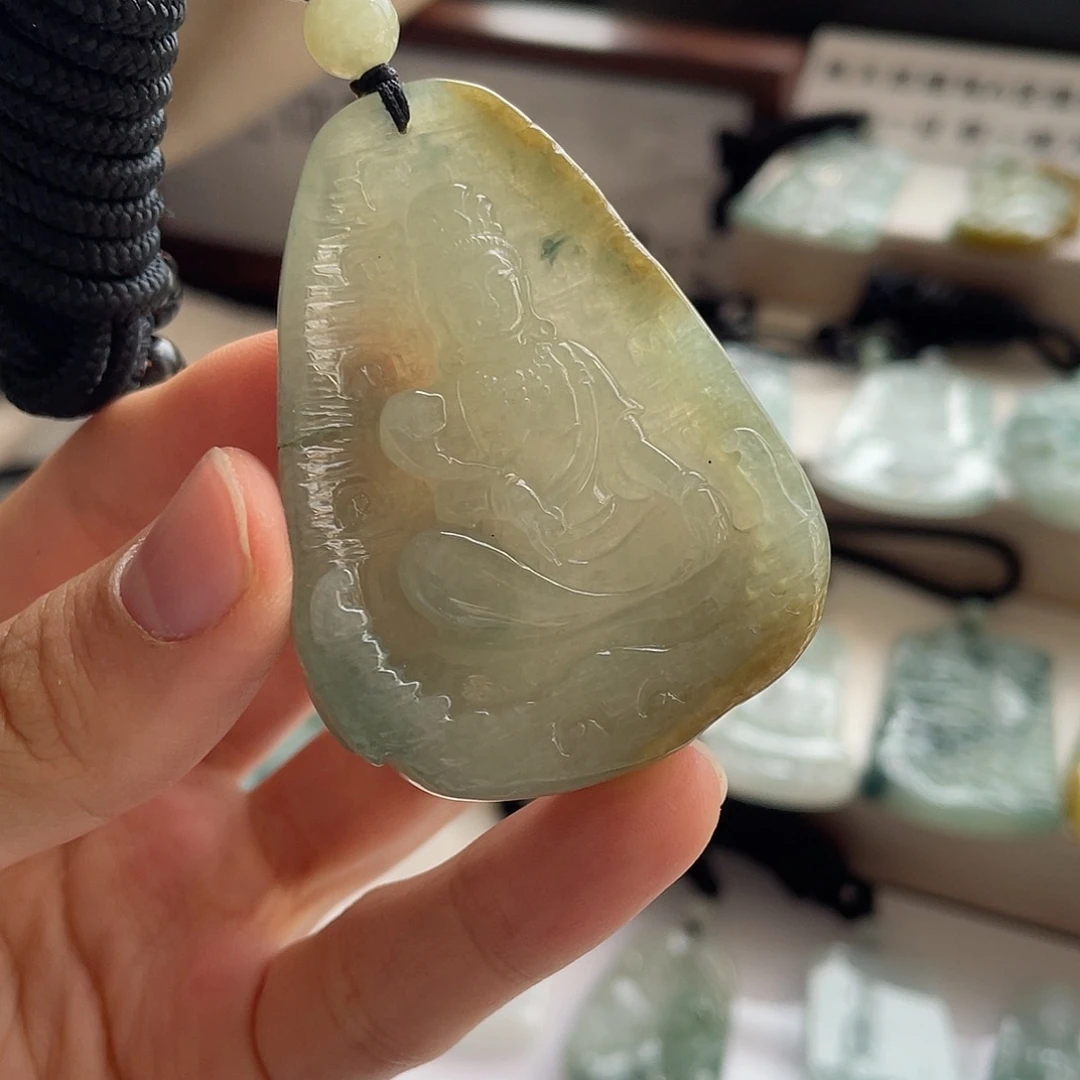 翡翠未镶嵌颈饰观音