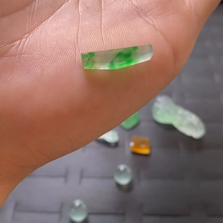 定制翡翠未镶嵌高冰色花小料