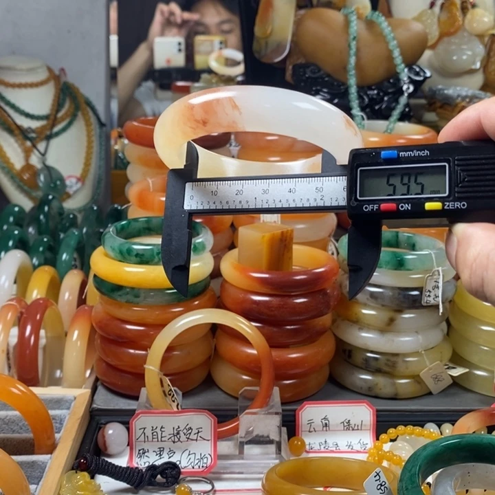 石英质玉（黄龙玉）未镶嵌手镯