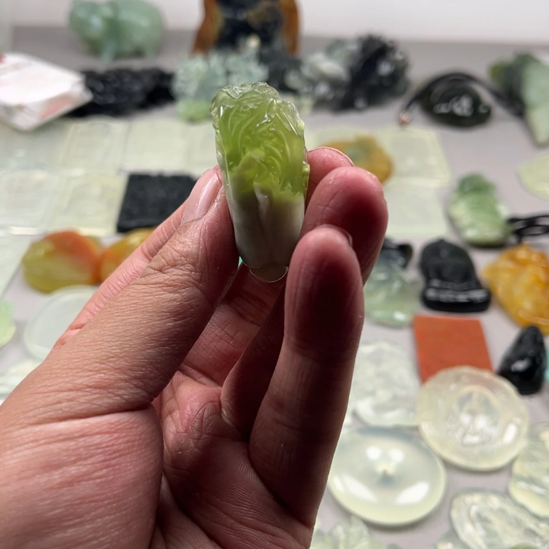 未镶嵌蛇纹石玉颈饰