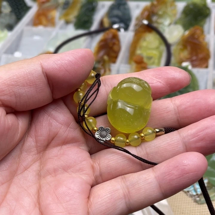 毋***疑蛇纹石玉未镶嵌颈饰