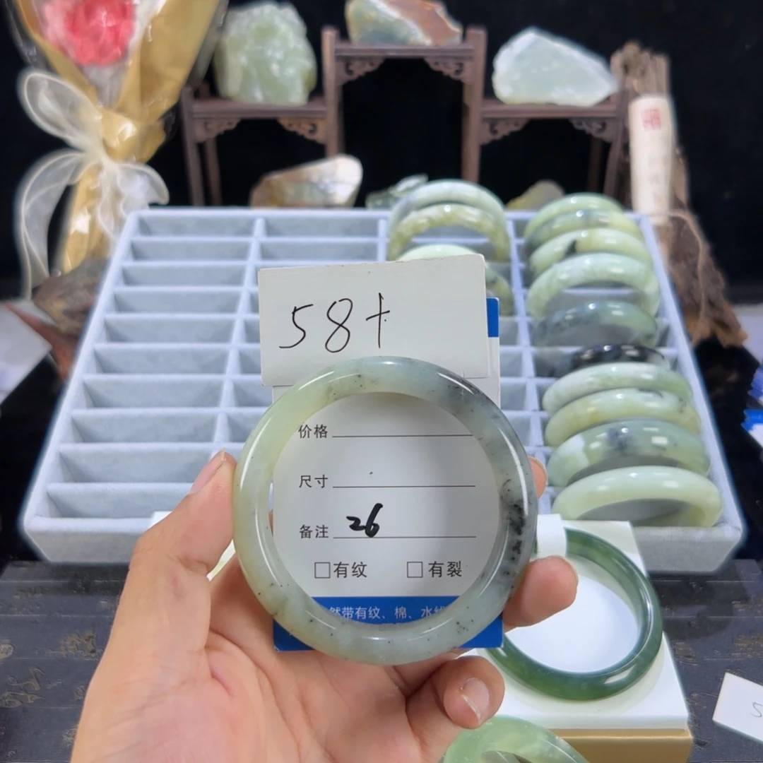 蛇纹石玉未镶嵌手镯