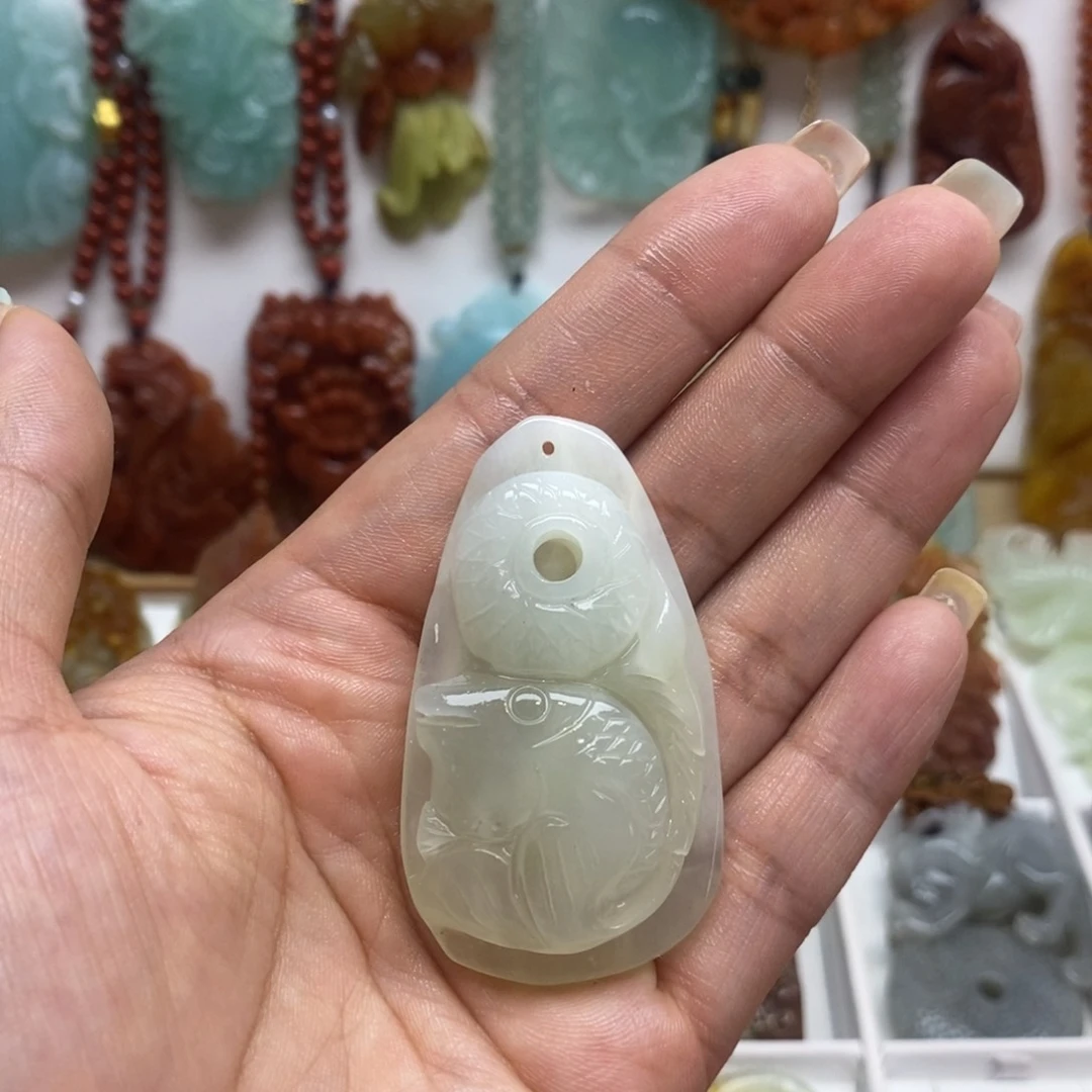 蛇纹石玉未镶嵌颈饰