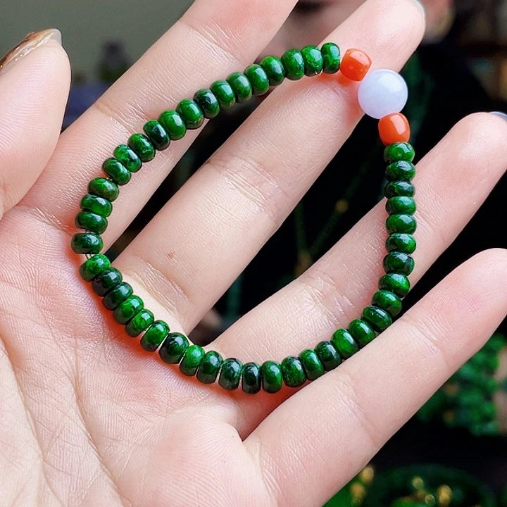 翡翠未镶嵌颈饰多样性