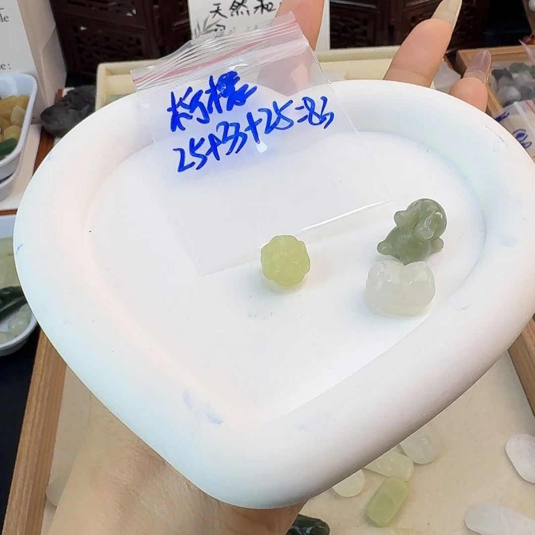 柠***～和田玉未镶嵌颈饰