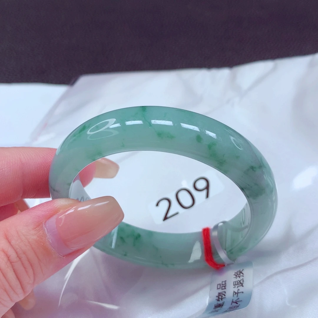 翡翠手镯未镶嵌手镯