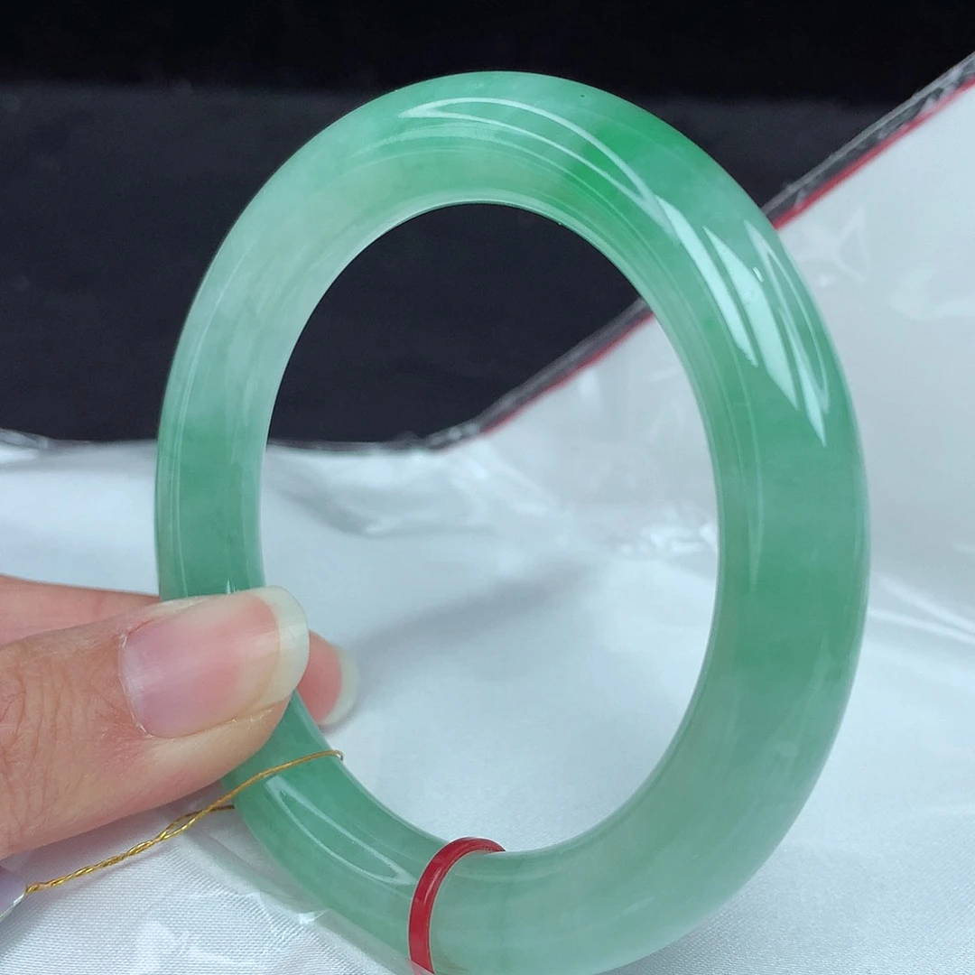 翡翠手镯未镶嵌56圈0101