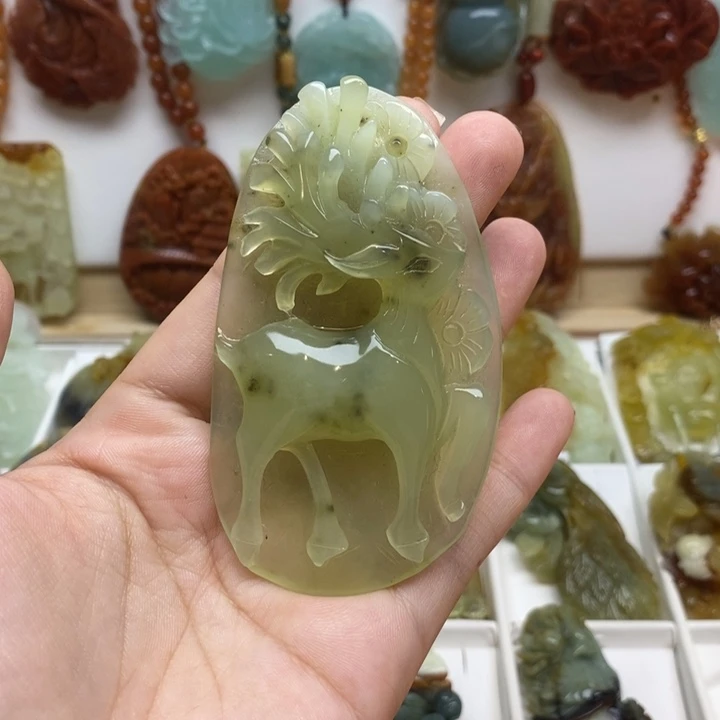 蛇纹石玉未镶嵌颈饰