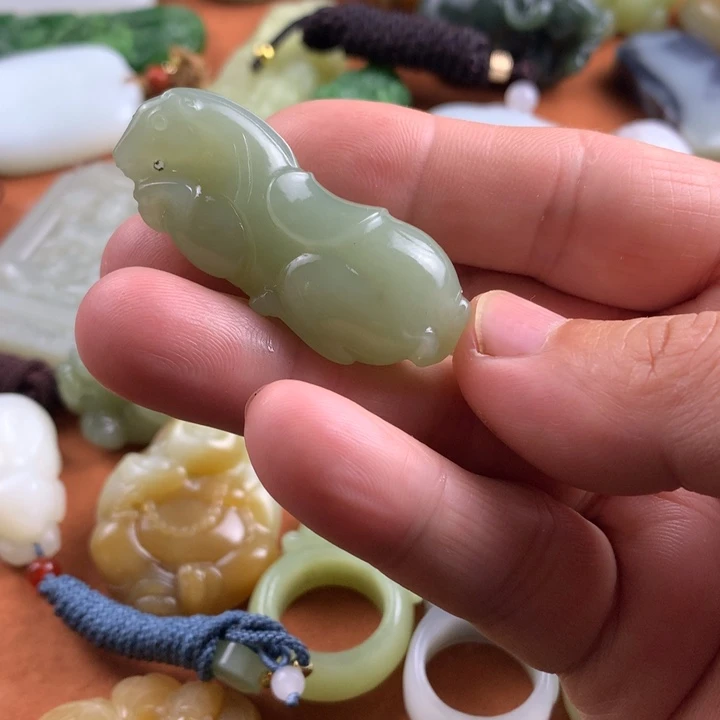 未镶嵌和田玉挂件