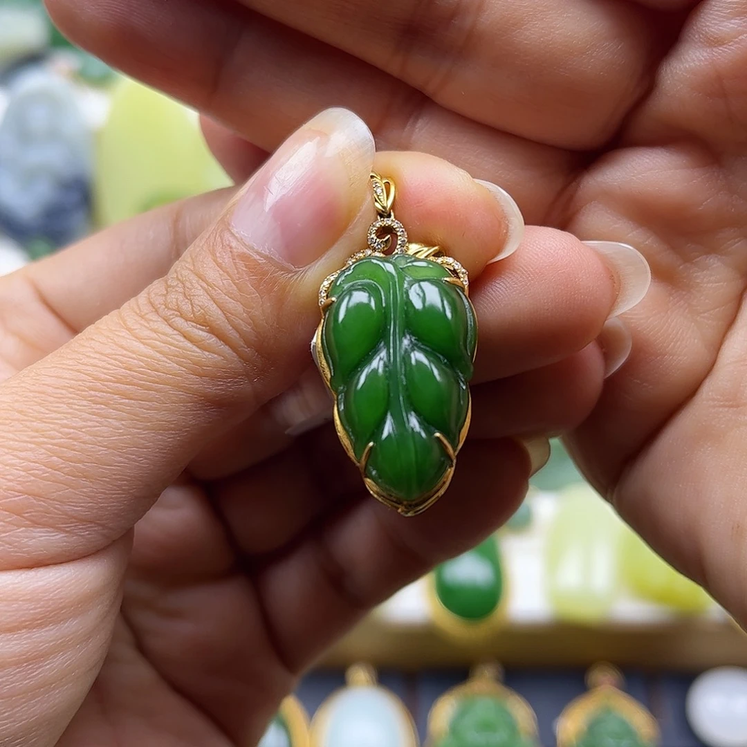 和田玉18K金镶嵌颈饰