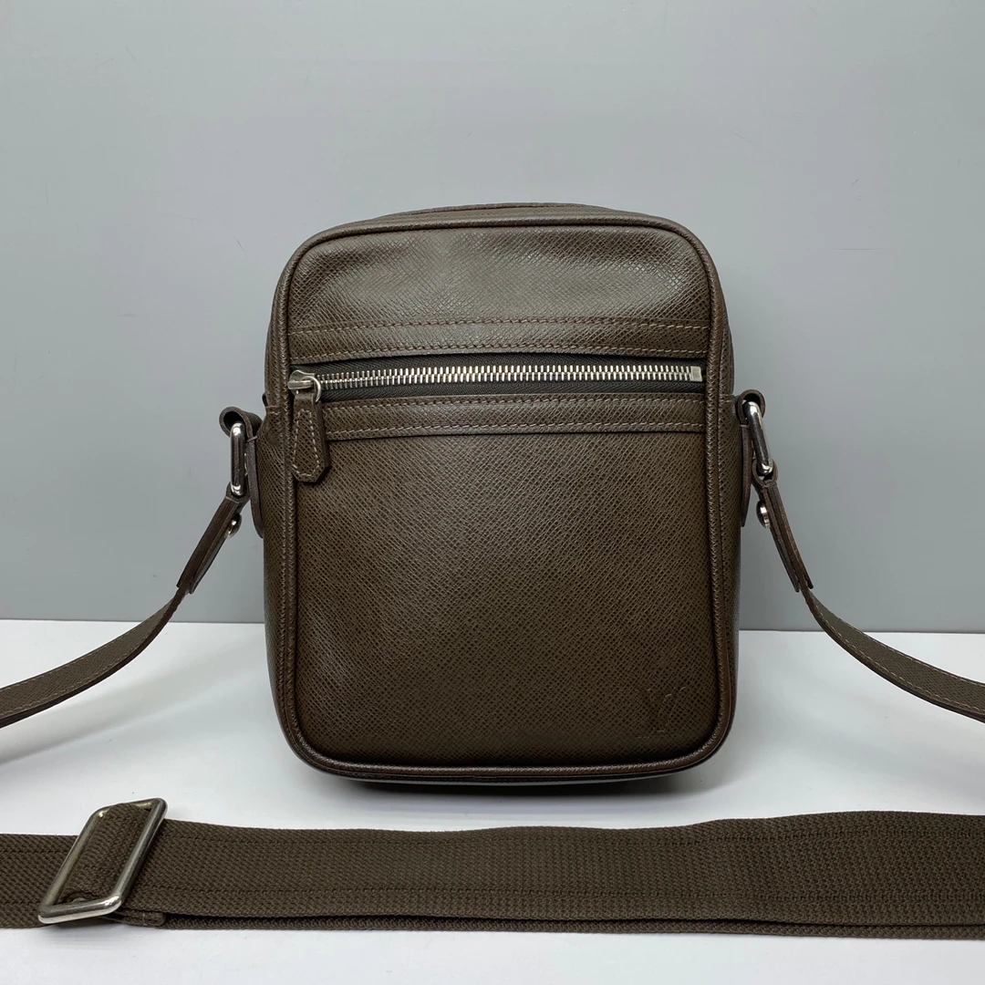 95新 LouisVuitton/路易威登 97新棕十字纹牛皮1005斜挎包单肩包