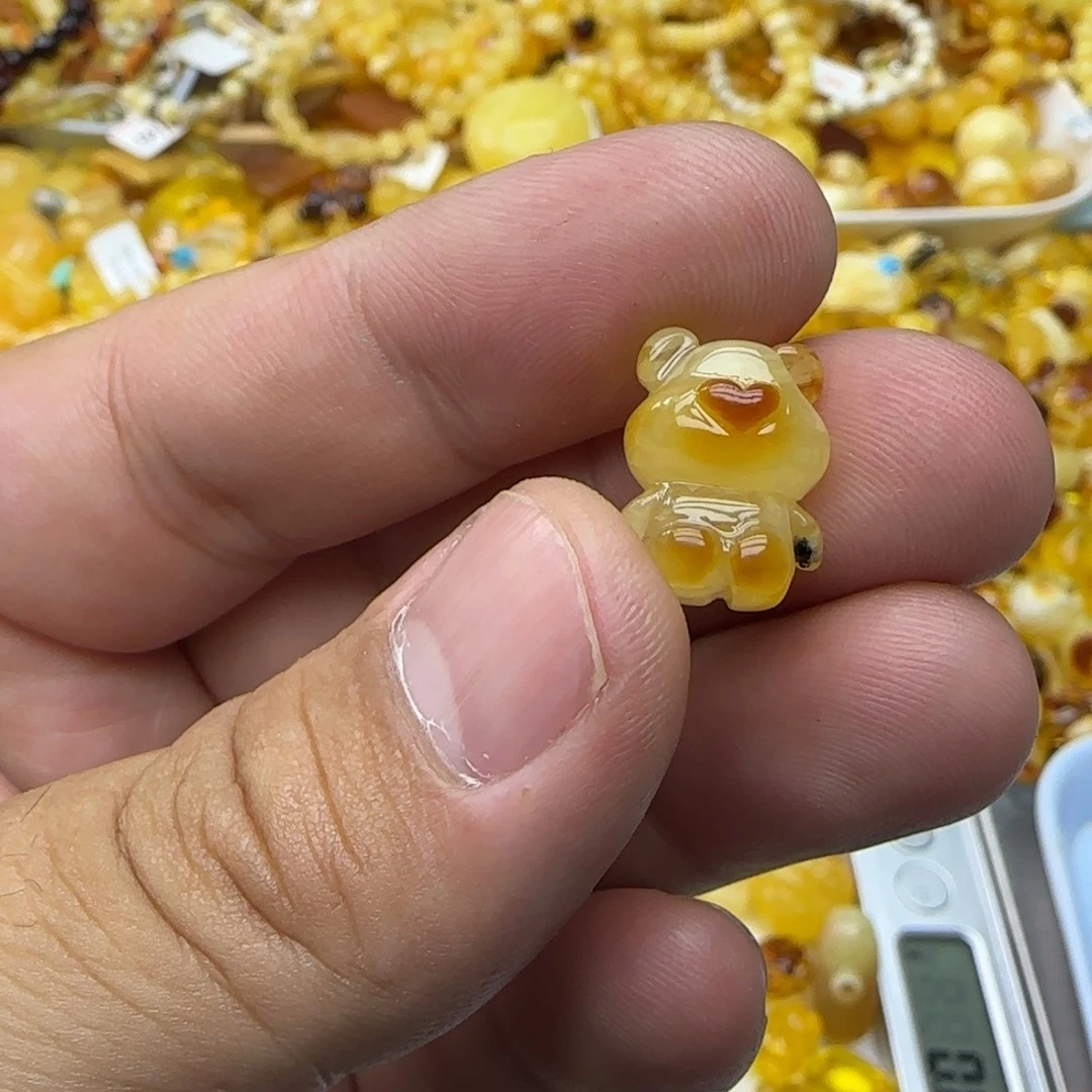 琥珀未镶嵌裸石1克有瑕