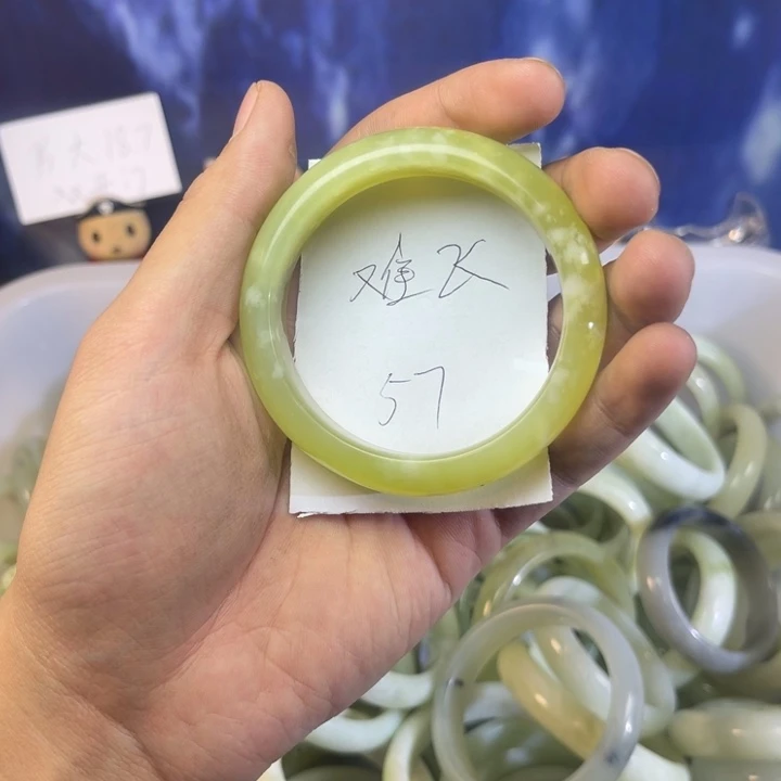 蛇纹石玉手镯未镶嵌难*