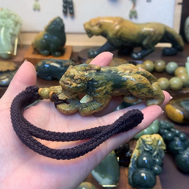 滨***哥岫岩河磨玉（透闪石质玉）未镶嵌把件