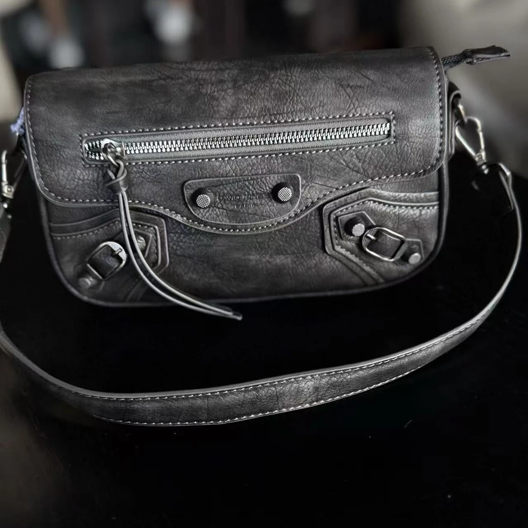 单肩斜挎包纯色耐脏潮流拉链百搭腋下简约机车包