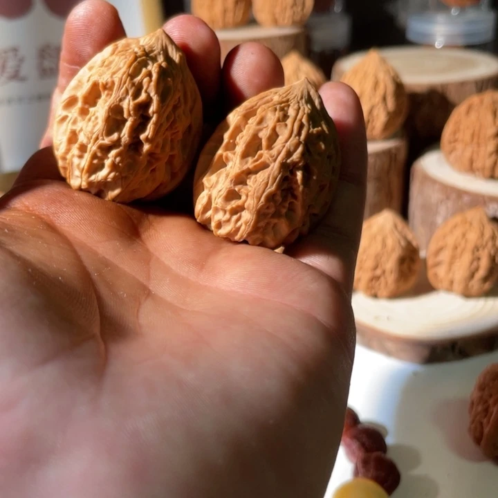 做***人吊坠桃核凌云鸡心 33-33-38