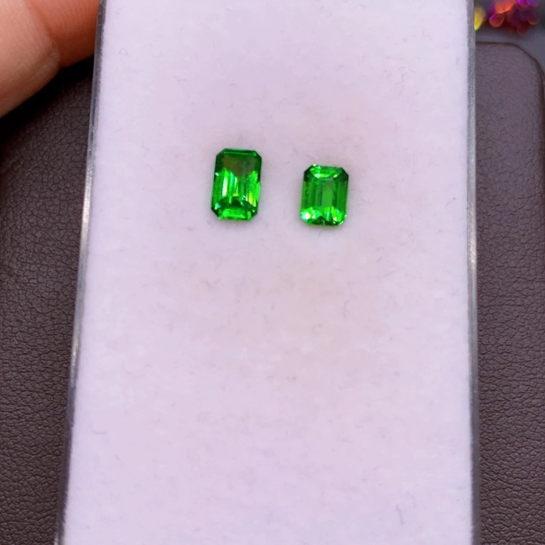 裸石未镶嵌石榴石（沙弗莱）