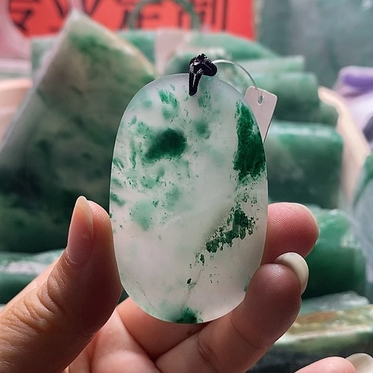 石英质玉未镶嵌颈饰