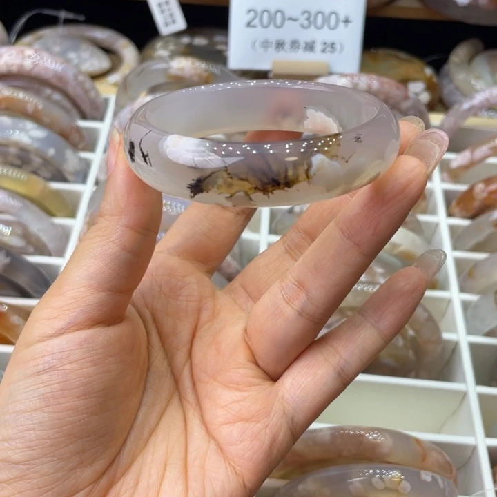 未镶嵌手镯石英质玉呵****字