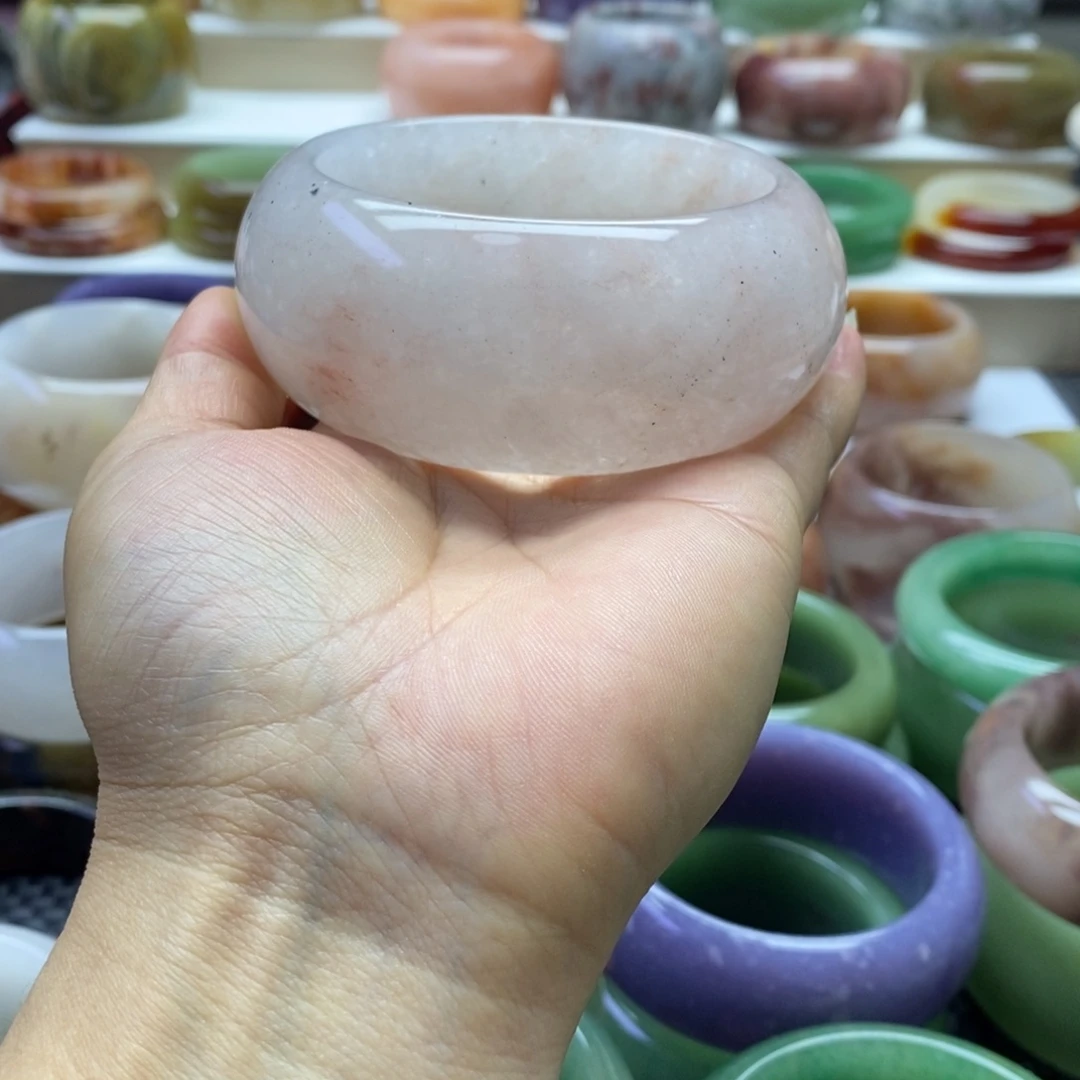 隧***意石英质玉未镶嵌手镯