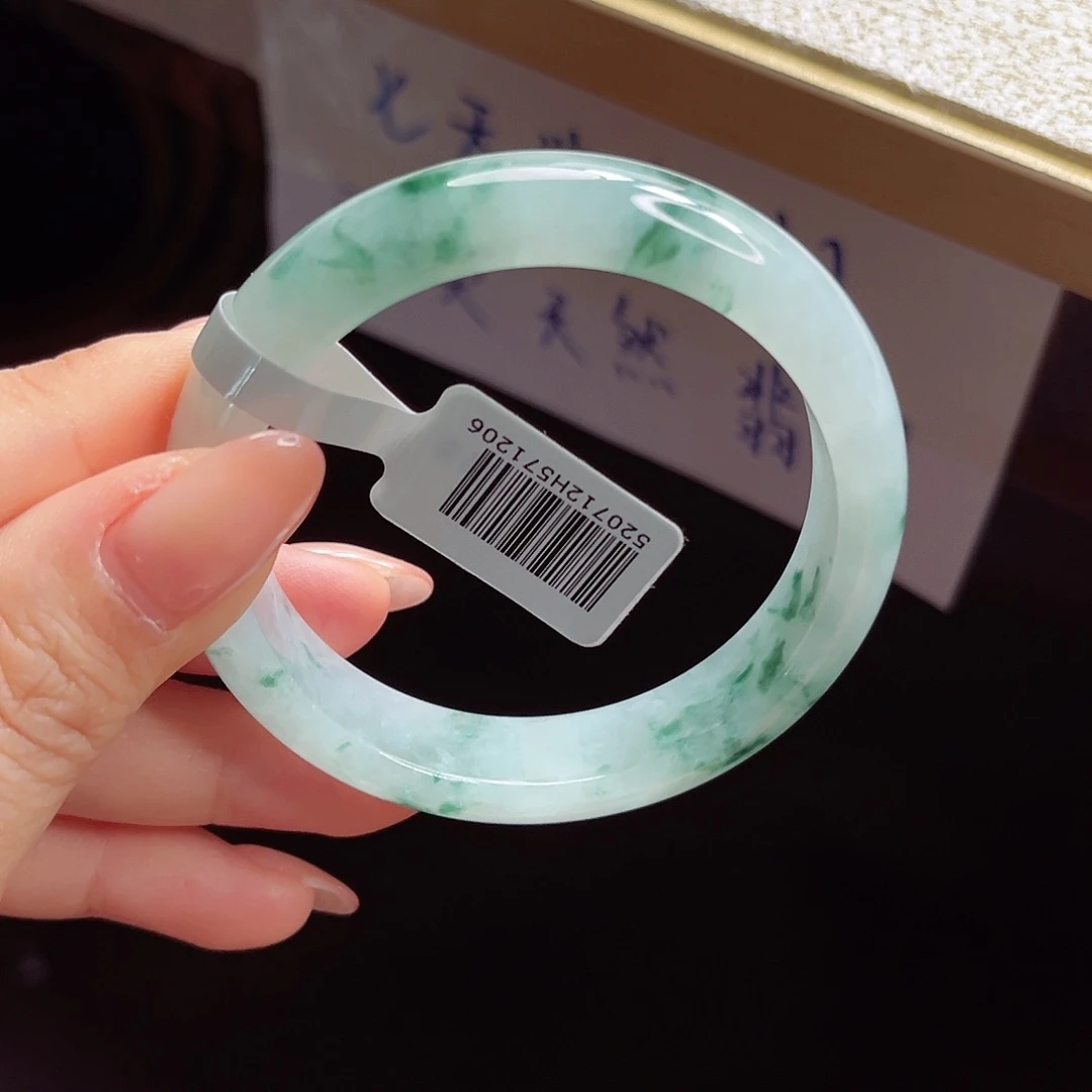 翡翠手镯未镶嵌手镯