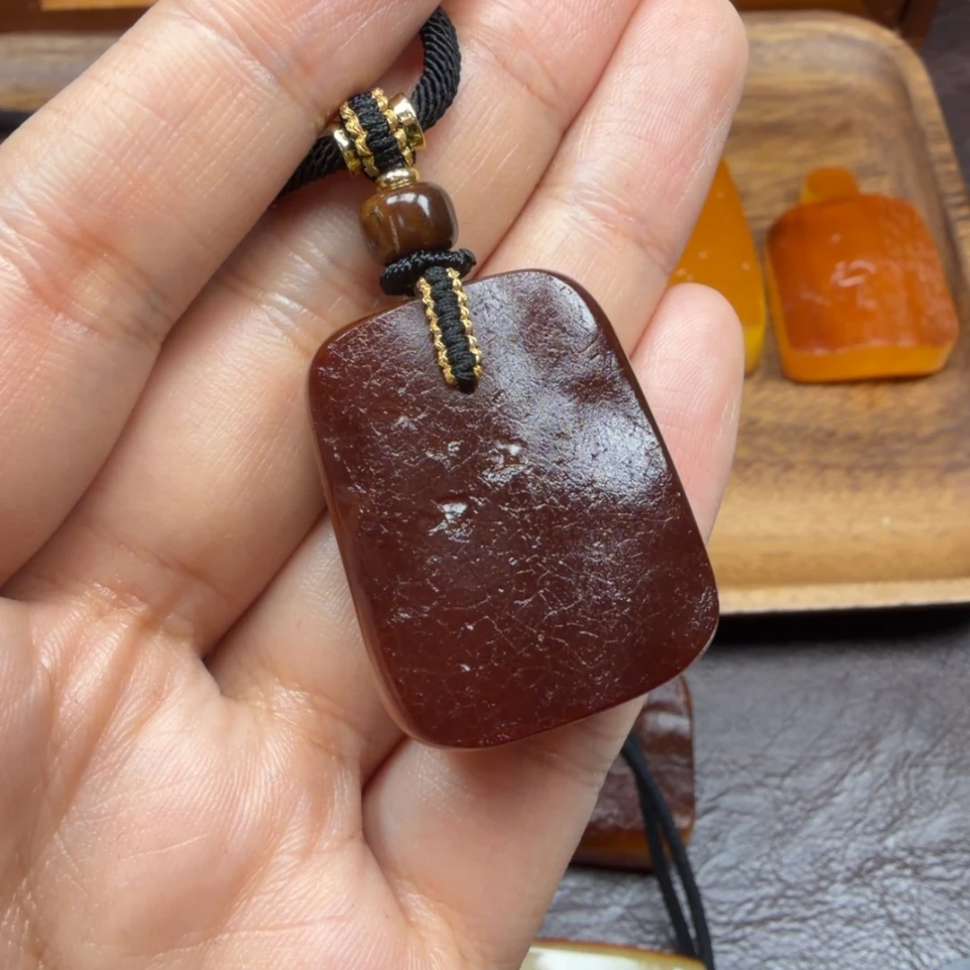 琥珀未镶嵌吊坠(赠链)