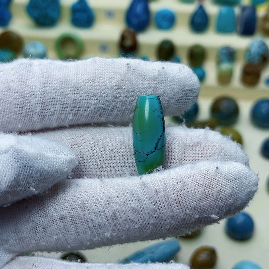 绿松石颈饰未镶嵌