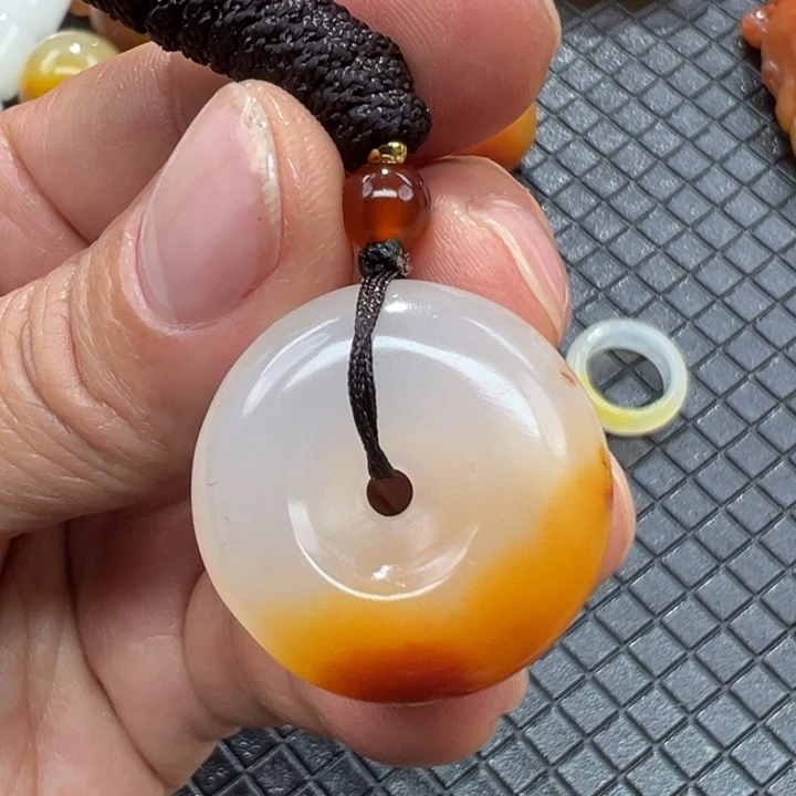 石英质玉（黄龙玉）颈饰未镶嵌