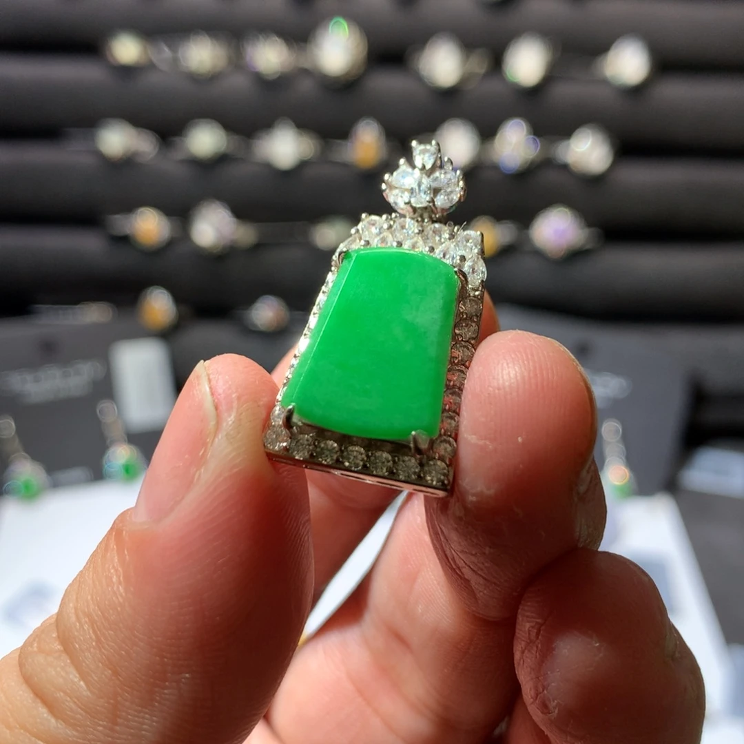 银S925镶嵌翡翠耳饰无事牌