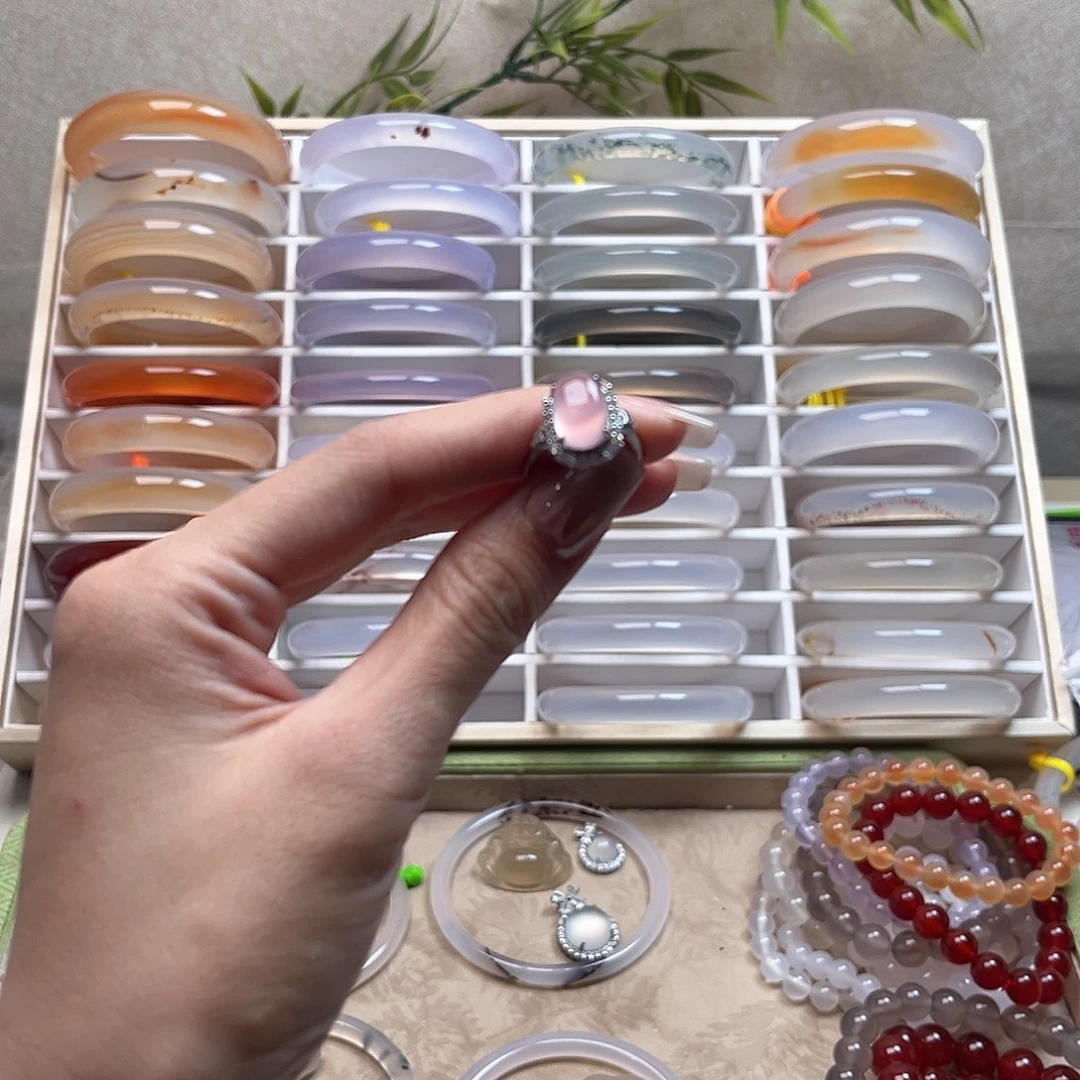 K***ღ玛瑙/玉髓未镶嵌手镯