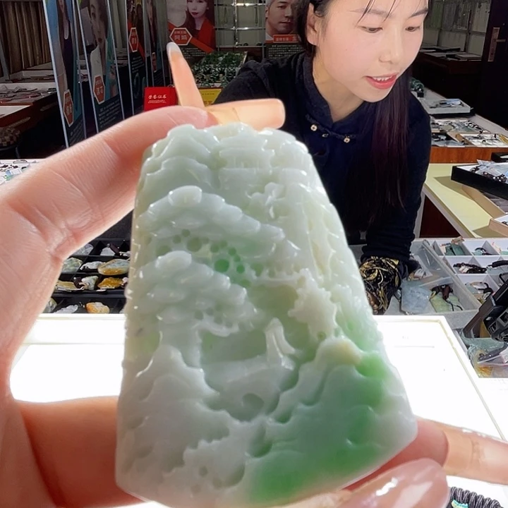 翡翠未镶嵌颈饰一