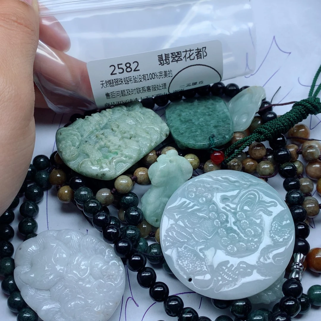 翡翠颈饰未镶嵌手串
