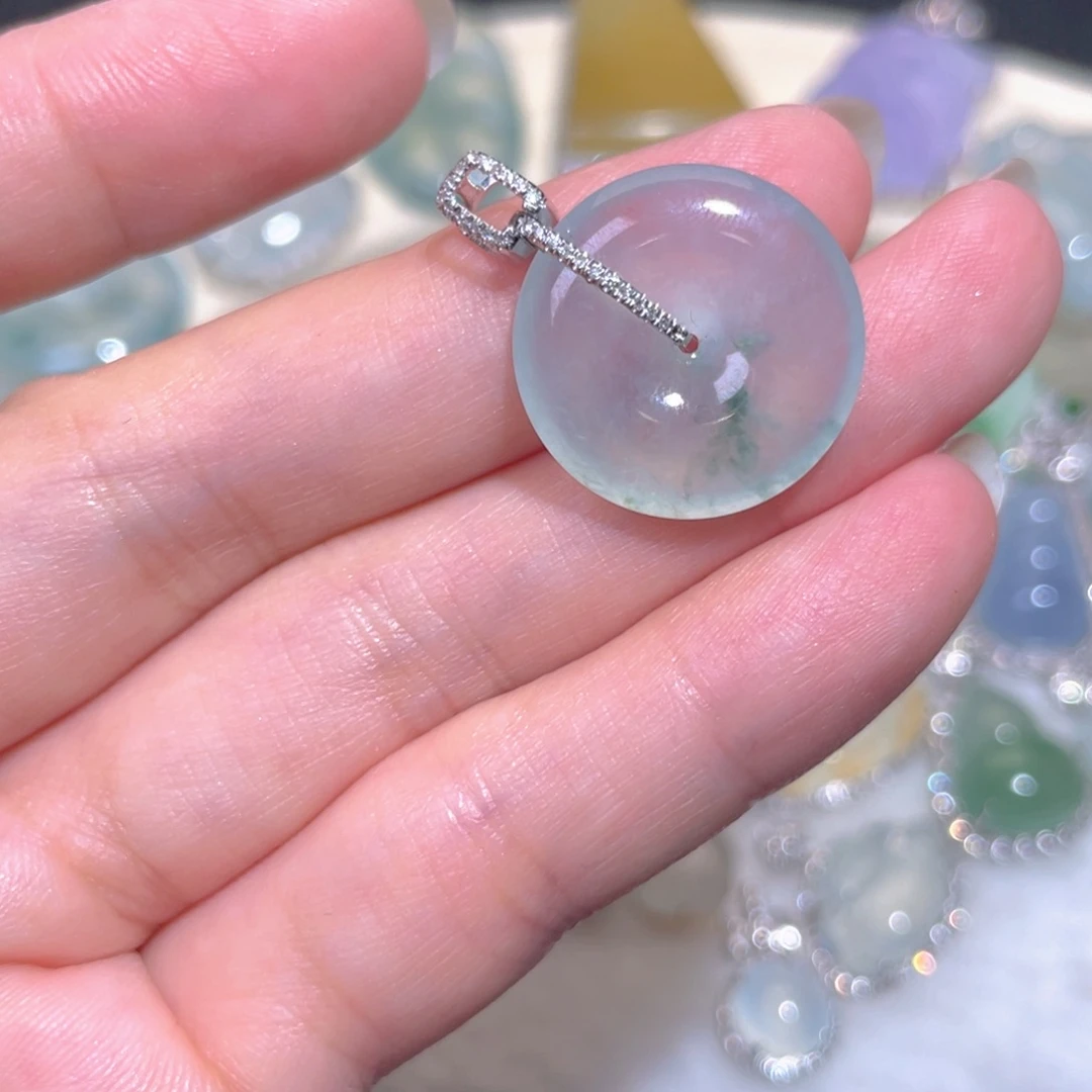 翡翠18K金镶嵌颈饰翡翠