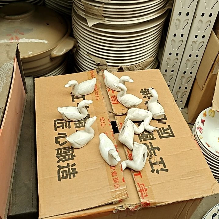 摆件陶瓷盘子碗啥都有