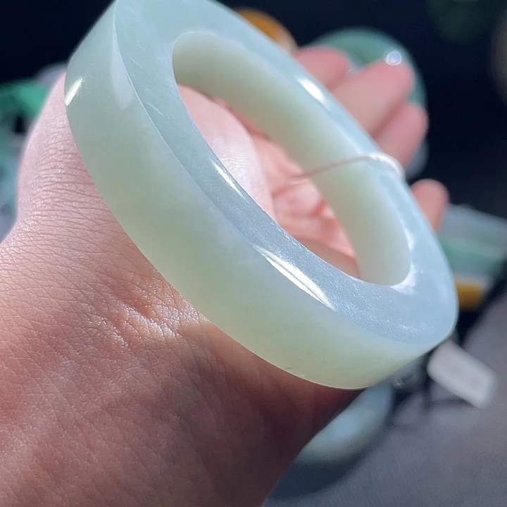定制翡翠未镶嵌翡翠手镯