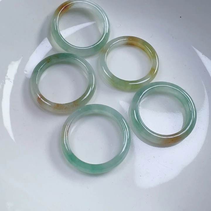 散珠翡翠三彩戒指一个