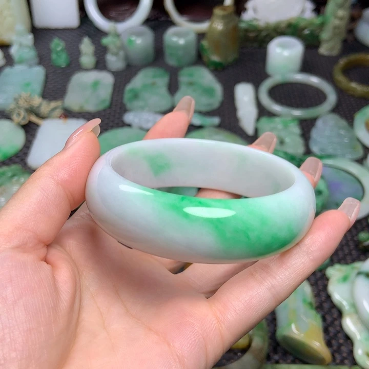 翡翠挂件未镶嵌宝*