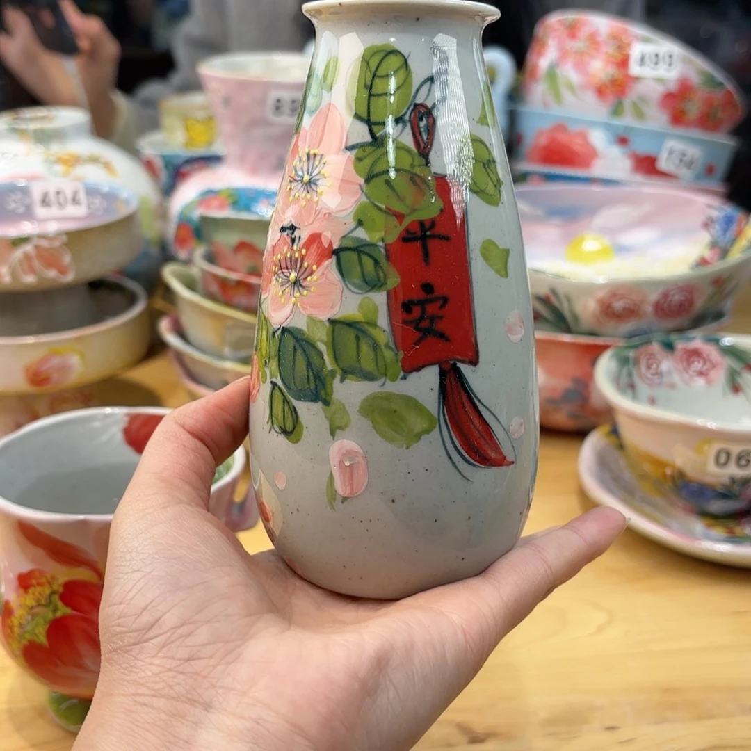 瓷片兔兔哈哈笑的