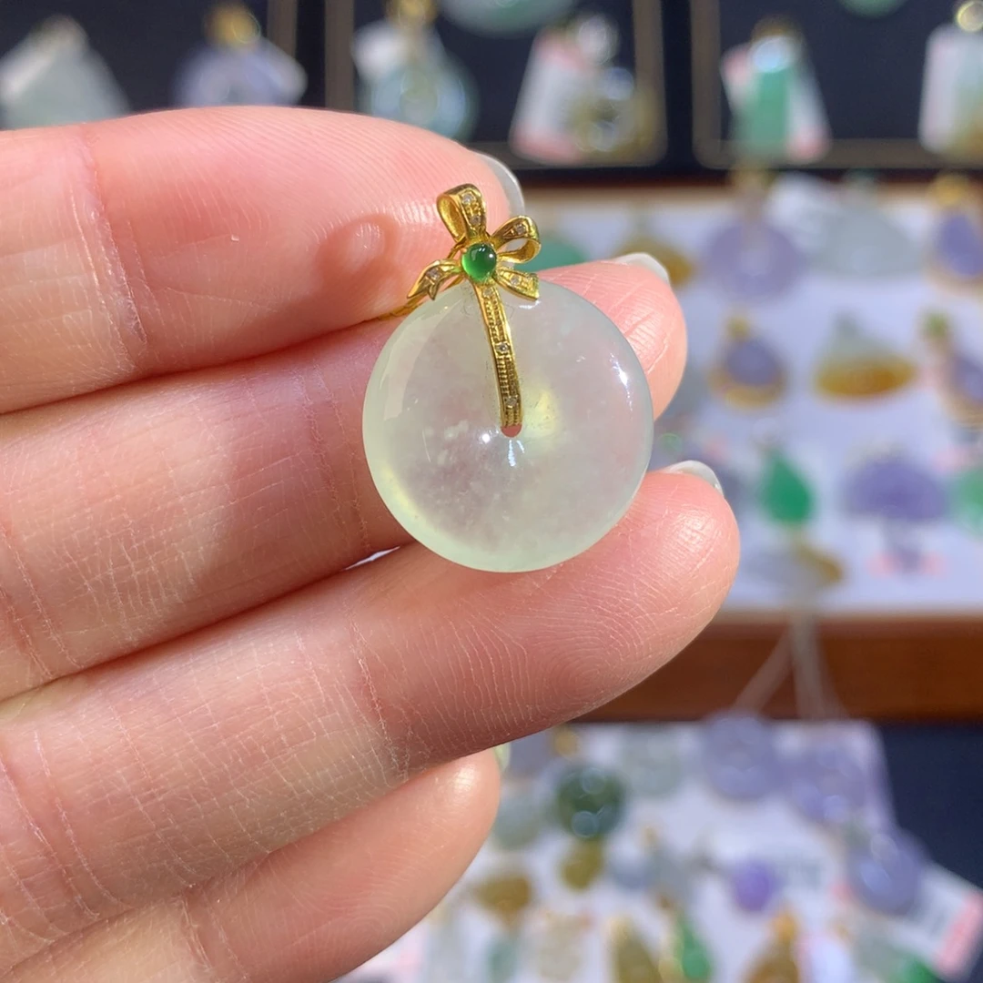翡翠18K金镶嵌颈饰