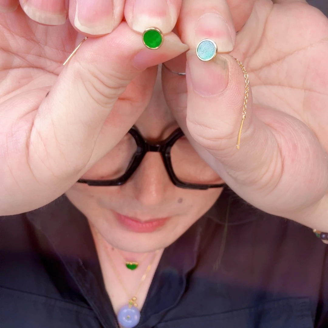 翡翠未镶嵌颈饰一对