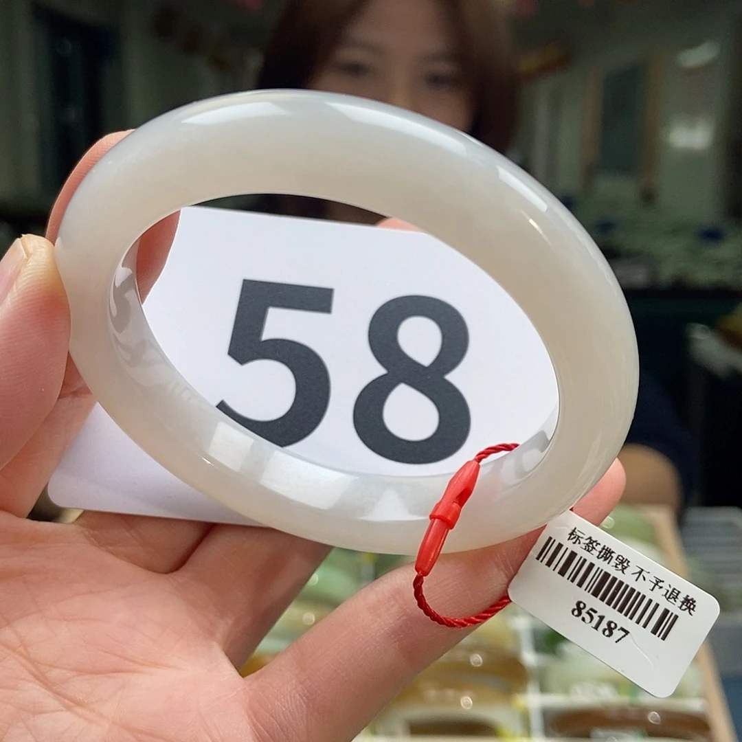 和田玉手镯未镶嵌纹