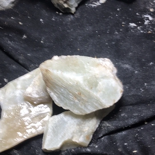 泥塑1100克青白一堆