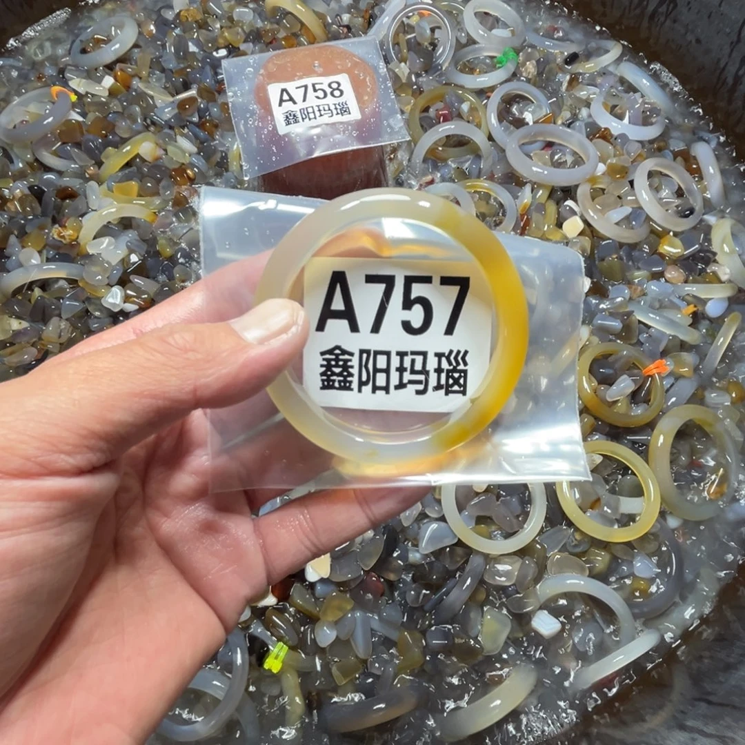 静***儿玛瑙/玉髓未镶嵌手镯757